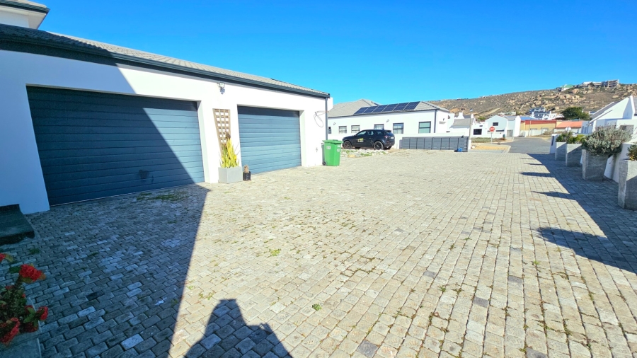 5 Bedroom Property for Sale in Sandy Point Beach Estate Western Cape